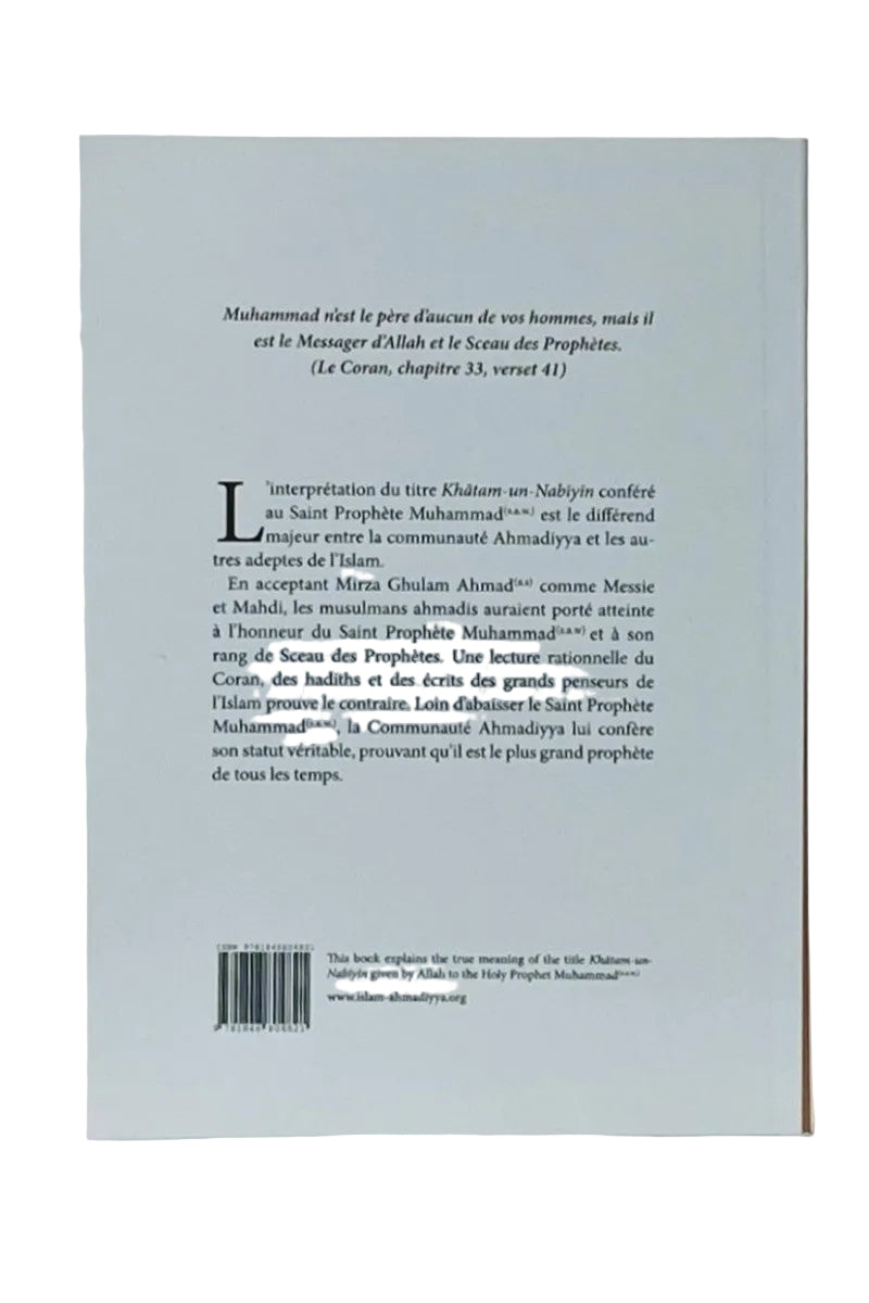 The back cover of a book in French, showing the title, author, extensive text paragraphs, a barcode, and a small website URL at the bottom, photographed against a white background.